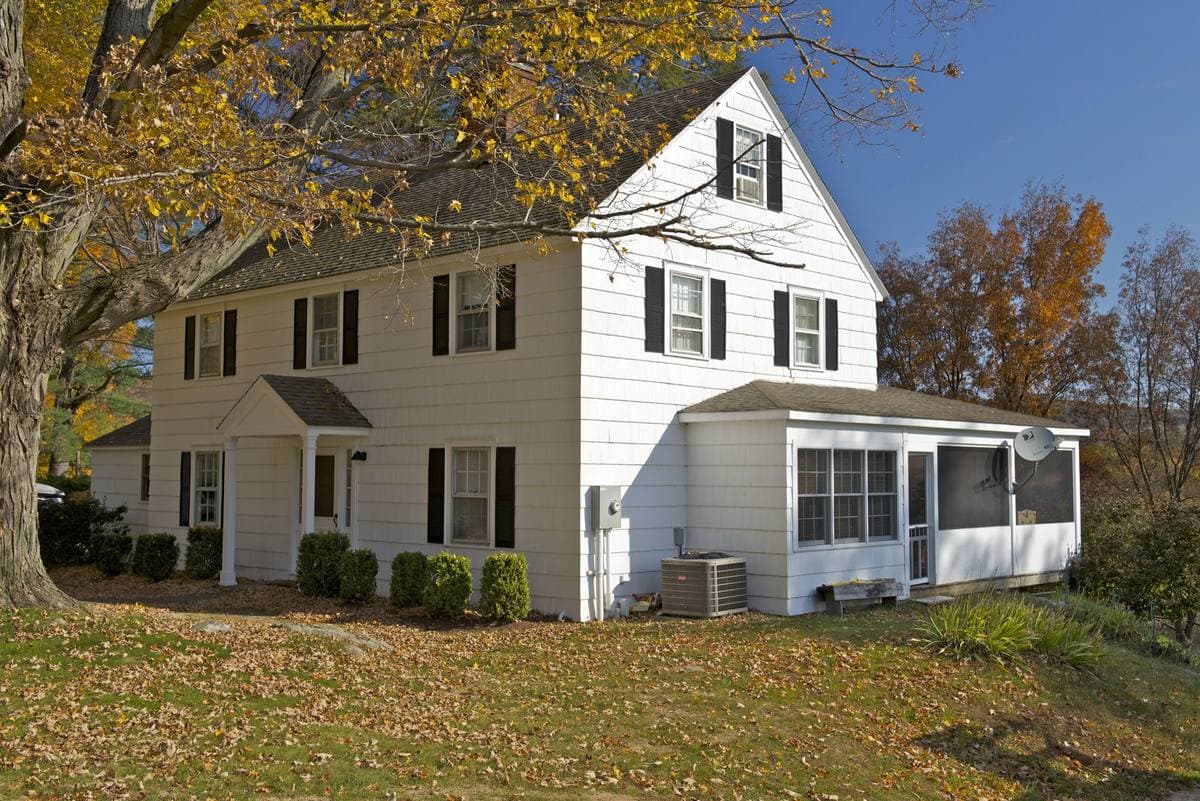Homeowner reviewing a painting estimate with a professional painter